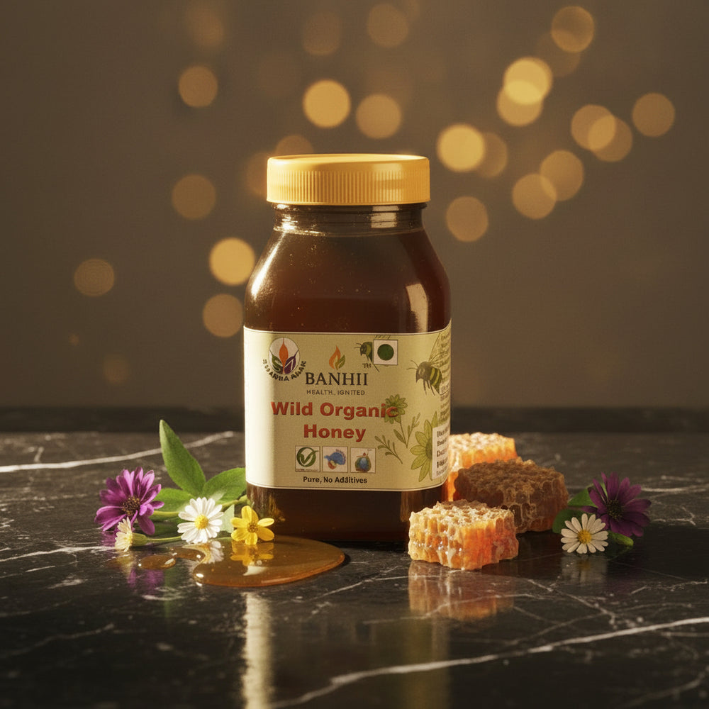Jar of wild organic honey, 500g, with golden honey and honeycomb.